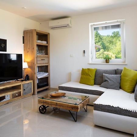 Ferienhaus Nera 플로민 외부 사진